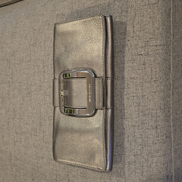 EUC Michael Kors grey envelope style clutch purse 👛 silver hardware - Picture 1 of 10